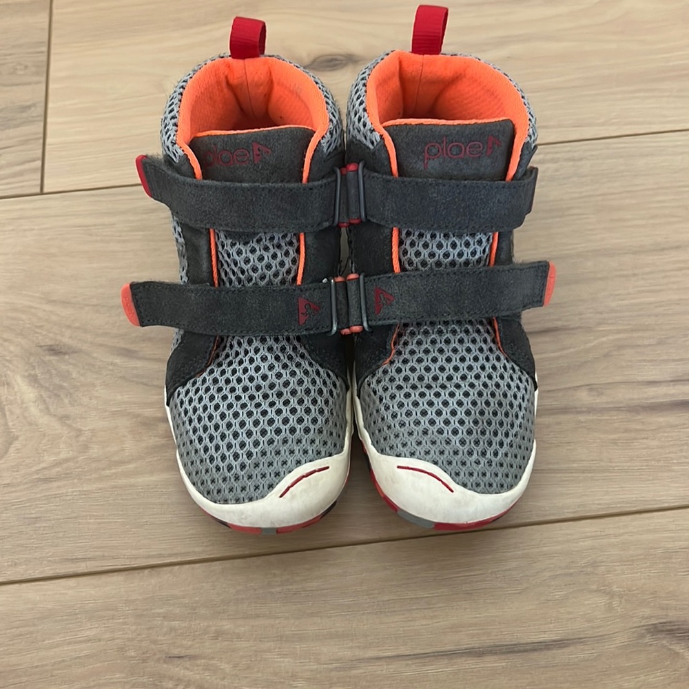 Plae shoes